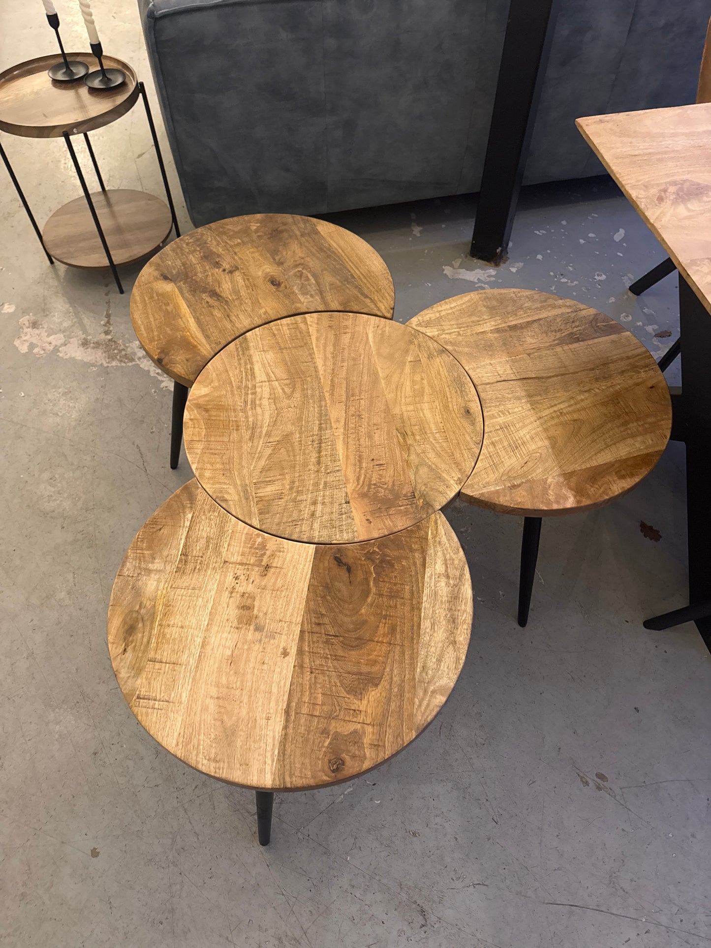 Salontafel Set van 4 – Mangohout – Rond Bijzettafels – Industrieel