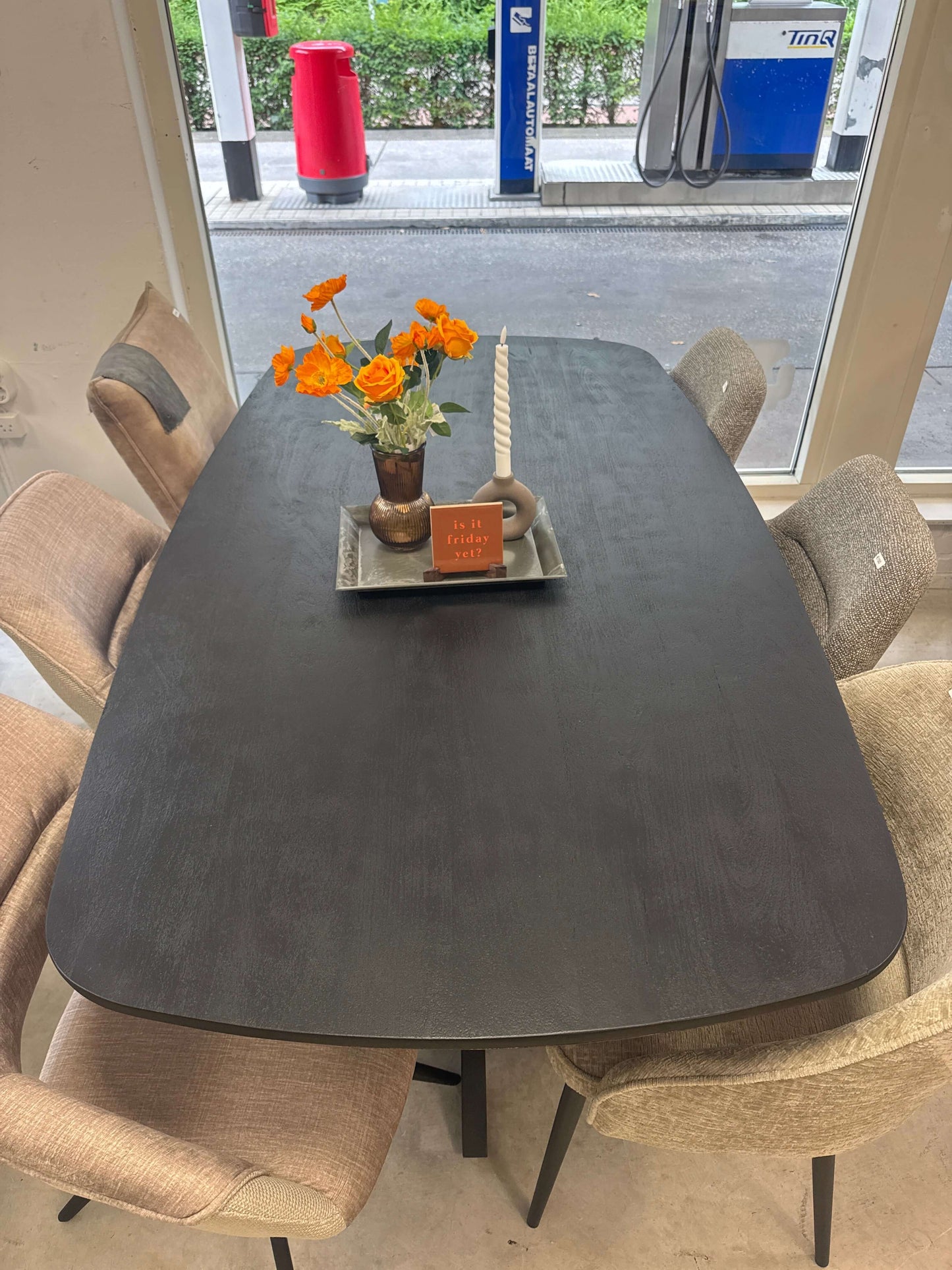 Deens ovale eettafel Bente Mangohout - zwart